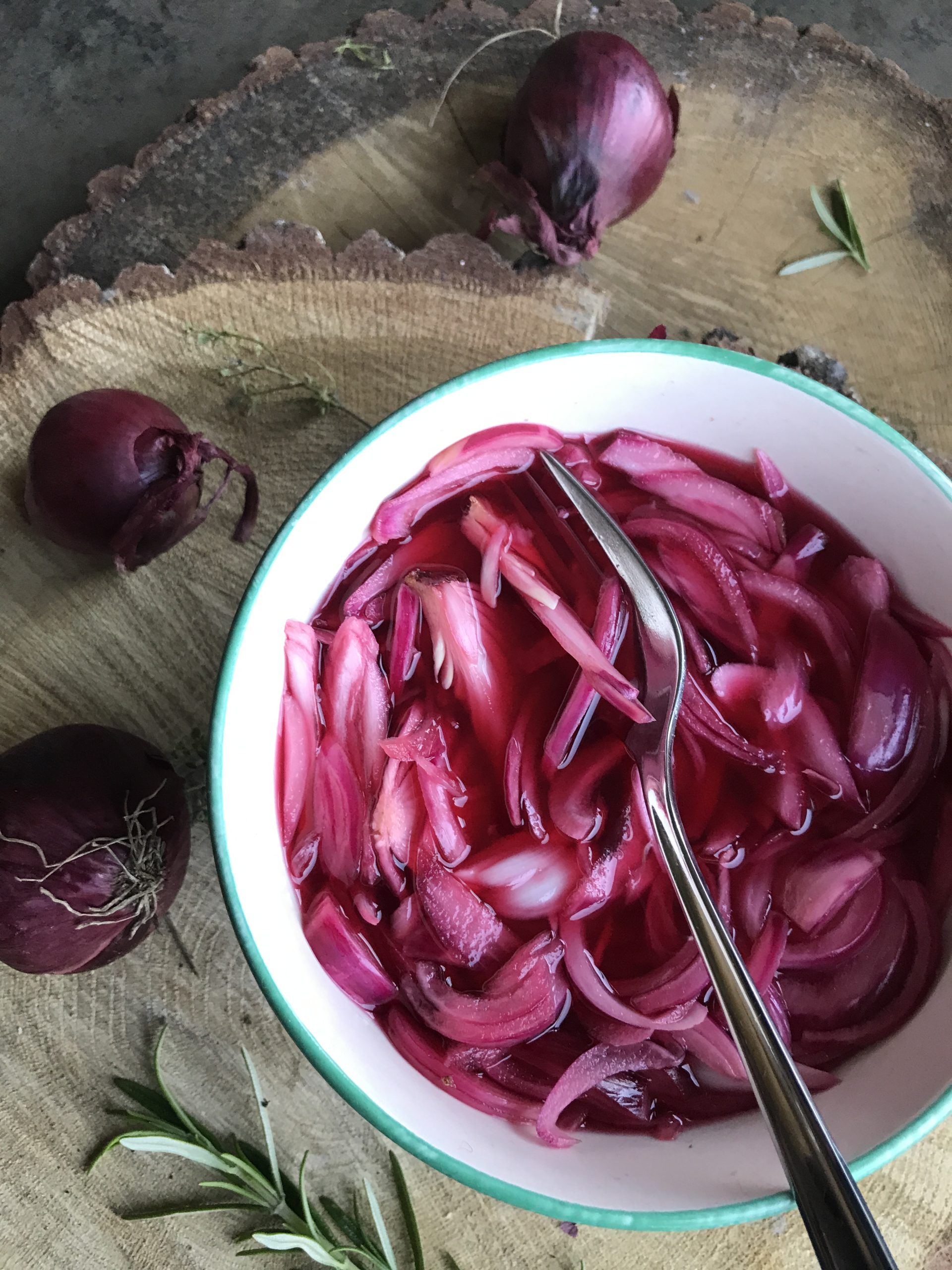 Eingelegte rote Zwiebeln - Gemüse mit Stil - natürlich.lecker.vegan