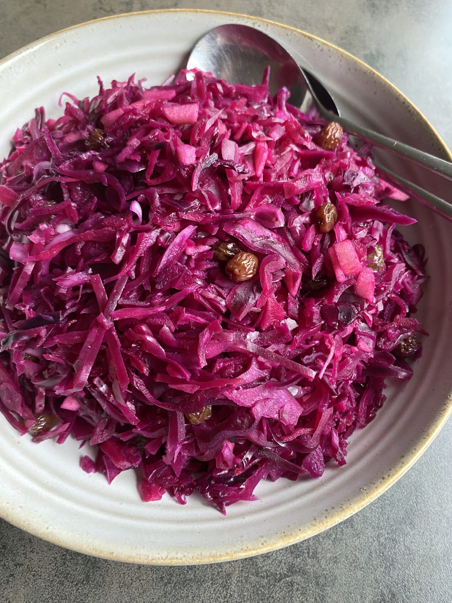 Gebrühter Blaukrautsalat mit Rosinen - Gemüse mit Stil - natürlich ...